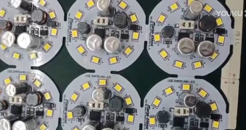 球泡貼片機(jī)、DOB貼片機(jī)、高壓電解電容貼片機(jī)，全自動(dòng)貼片機(jī)、貼片機(jī)廠家直銷