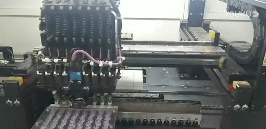 全自動(dòng)透鏡貼片機(jī)、Lens 透鏡貼片機(jī) 、TV透鏡貼片 面板燈透鏡貼片機(jī)HCT-V8