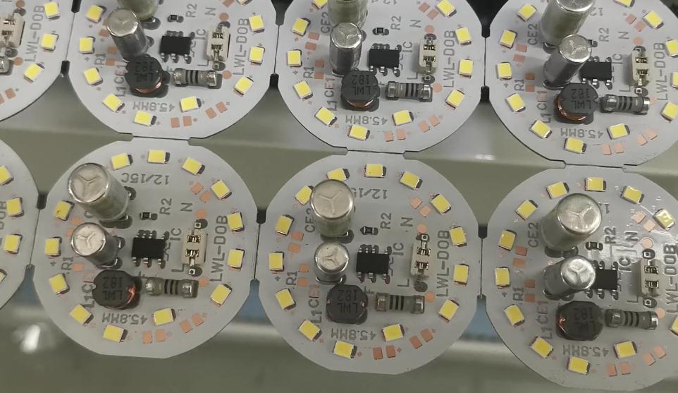 DOB貼片機(jī)，國產(chǎn)貼片機(jī)，全自動(dòng)貼片機(jī)HCT-600SV